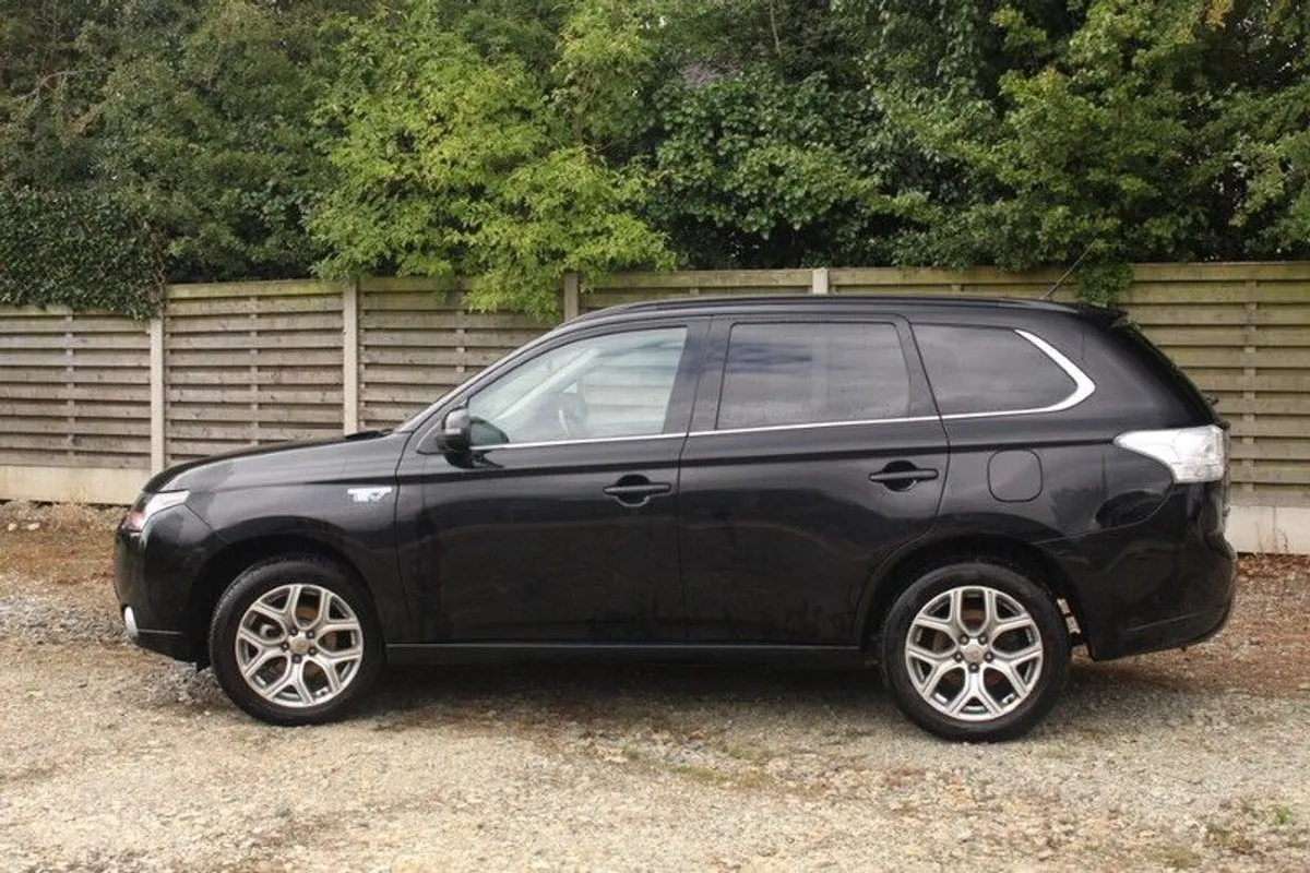 2014 Mitsubishi Outlander PHEV - Image 1