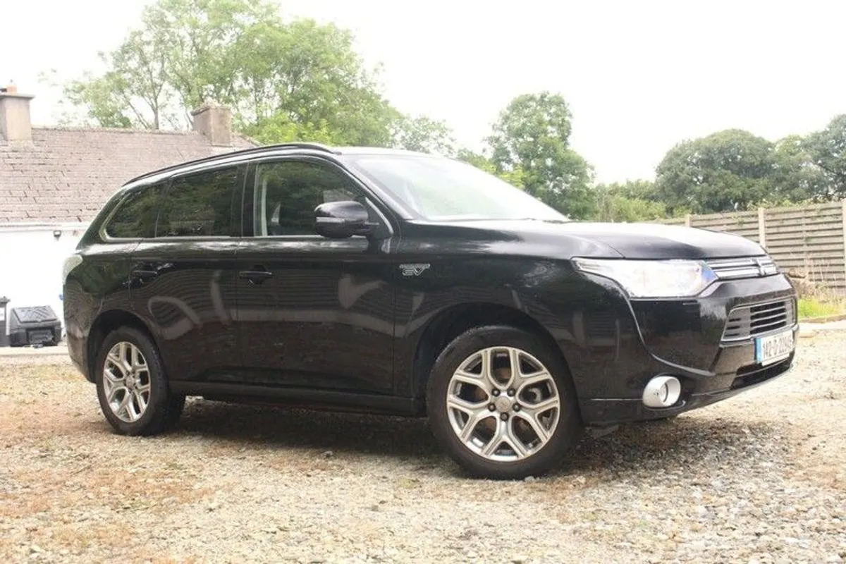 2014 Mitsubishi Outlander PHEV - Image 4