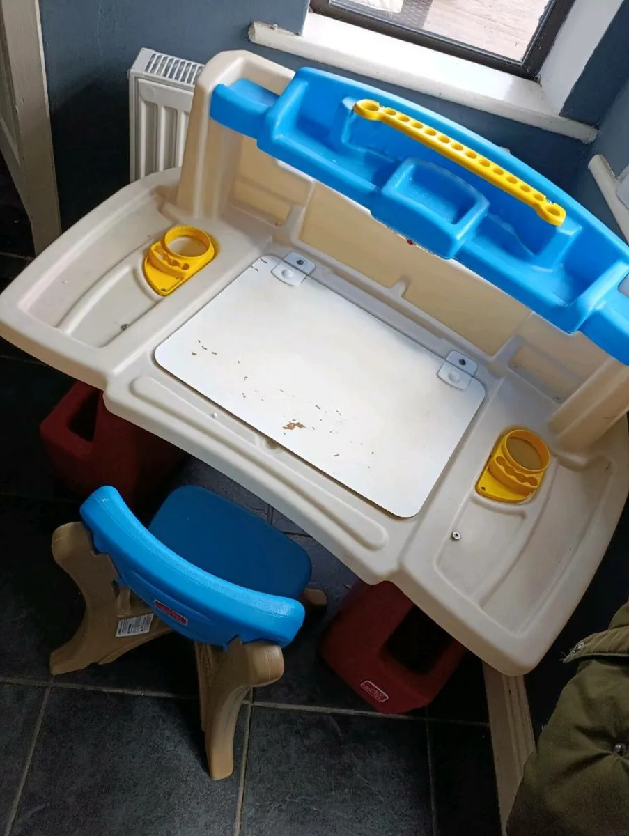 Art table - Image 1