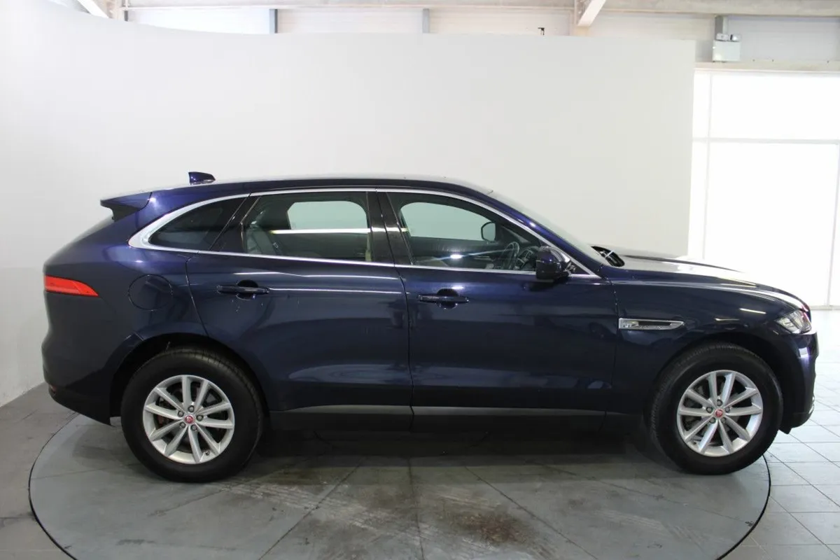 Jaguar F- PACE RWD 2.0 D 180PS Prestige Auto - Image 3