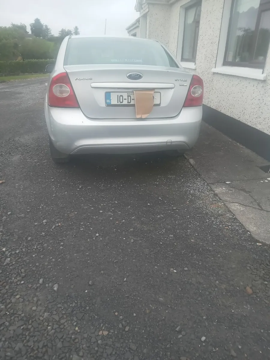 Ford Focus 2010 - Image 2