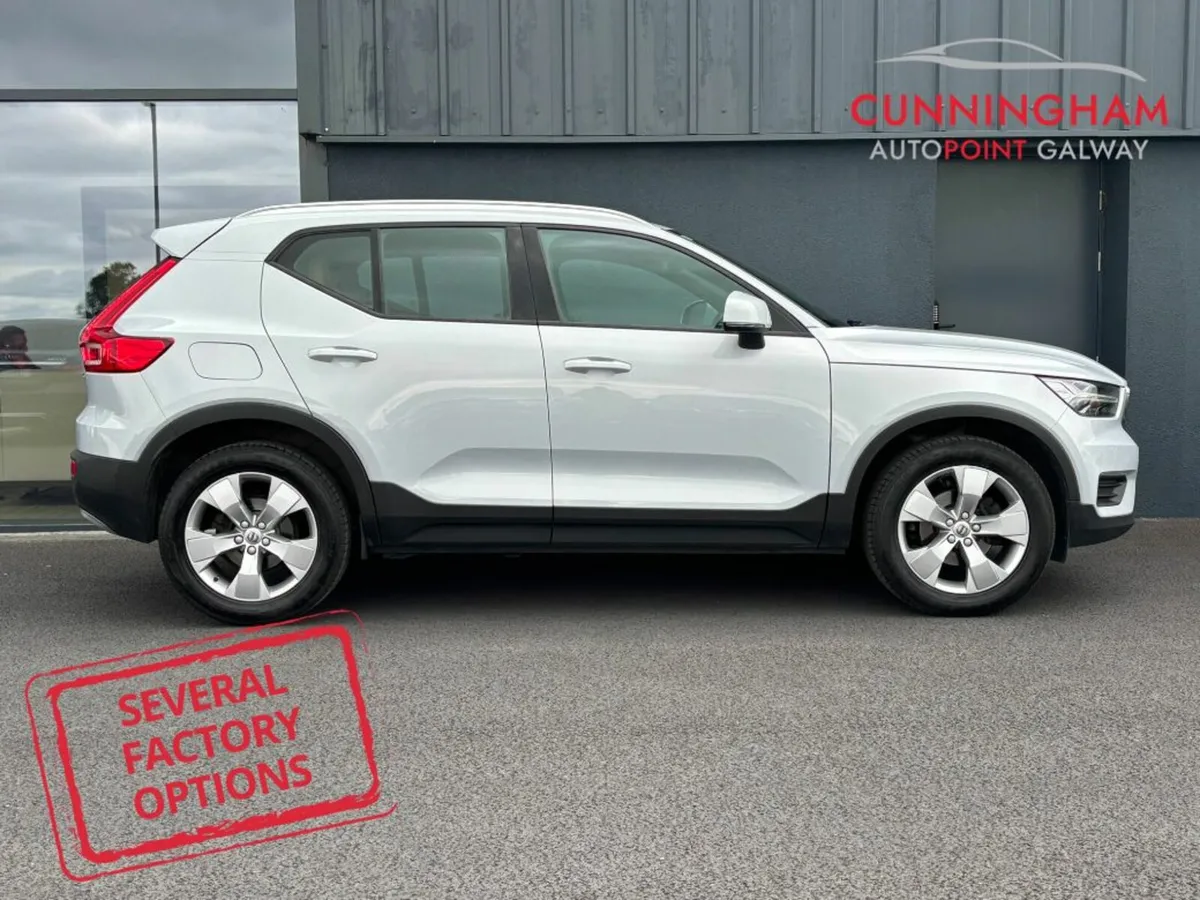 Volvo XC40 D3 Momentum Pro (Adaptive Cruise / Prem - Image 3