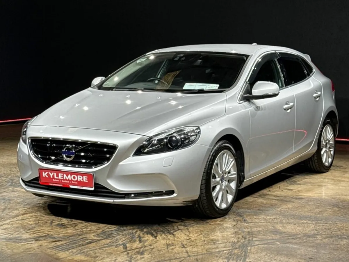 Volvo V40 1.5 AUTOMATIC - FULL BLACK LEATHER/HEATE - Image 3
