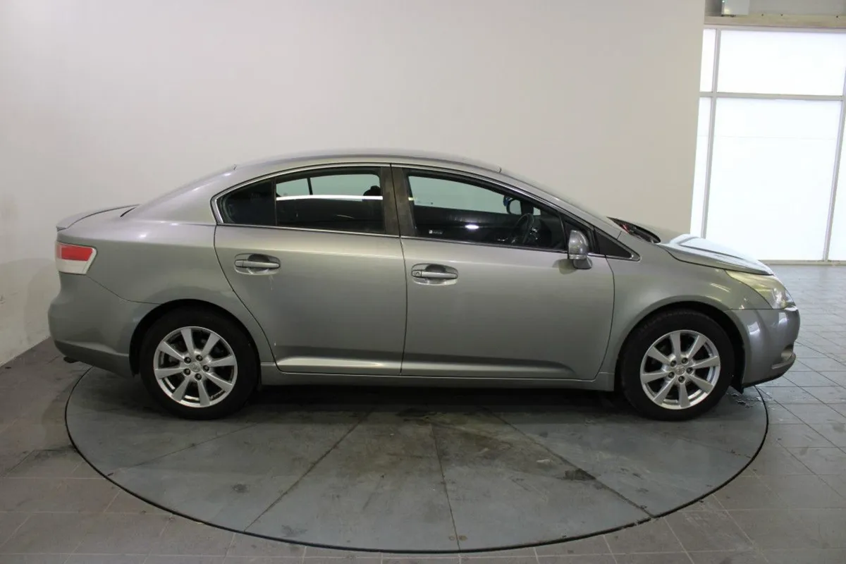 Toyota Avensis 2.0 D-4d DPF 125 BHP Aura - Image 3