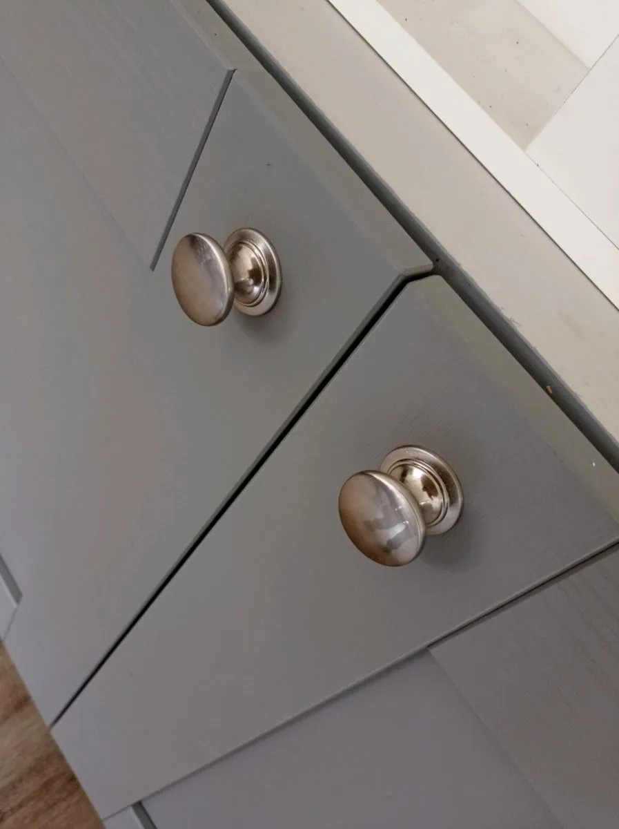 Grey Kitchen Units - Image 4
