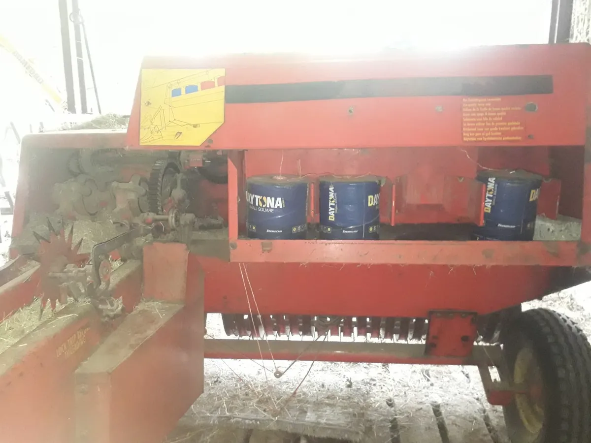Welger Ap 52 Small Square Baler - Image 4