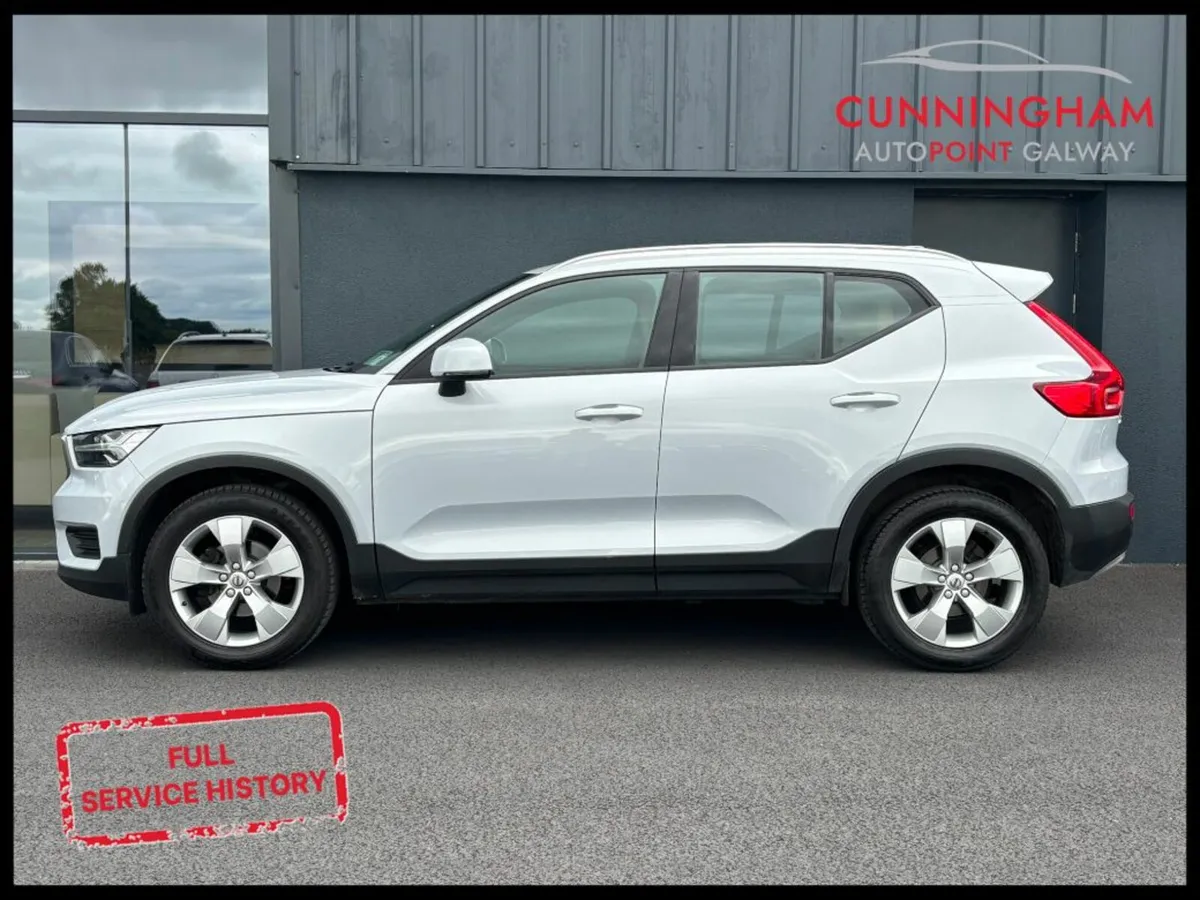 Volvo XC40 D3 Momentum Pro (Adaptive Cruise / Prem - Image 2