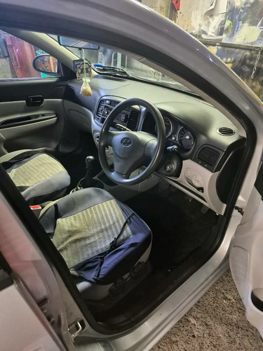 Hyundai accent - Image 3