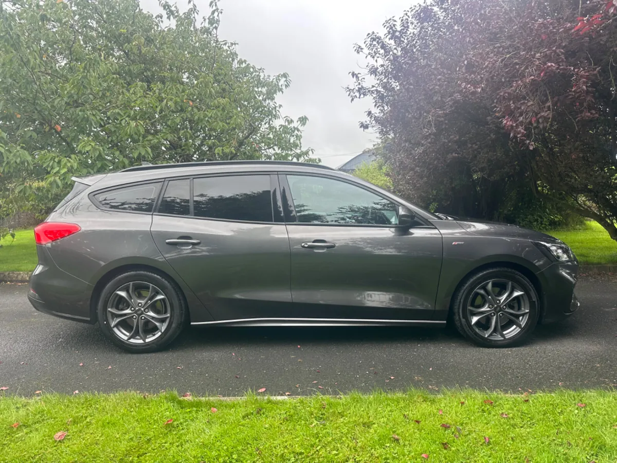 Ford Focus 2021 ST-Line Diese - Image 1