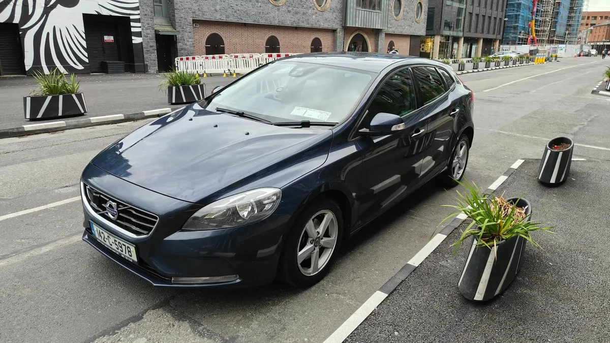 Volvo V40 2014 - Image 1