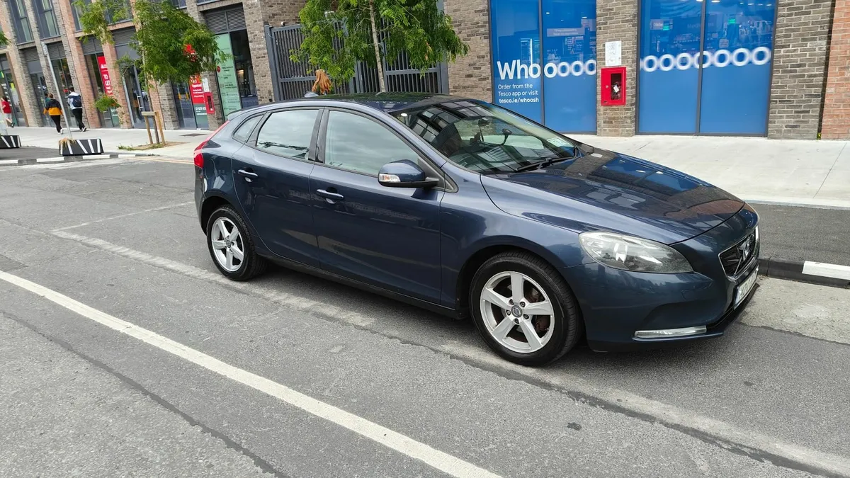 Volvo V40 2014 - Image 2