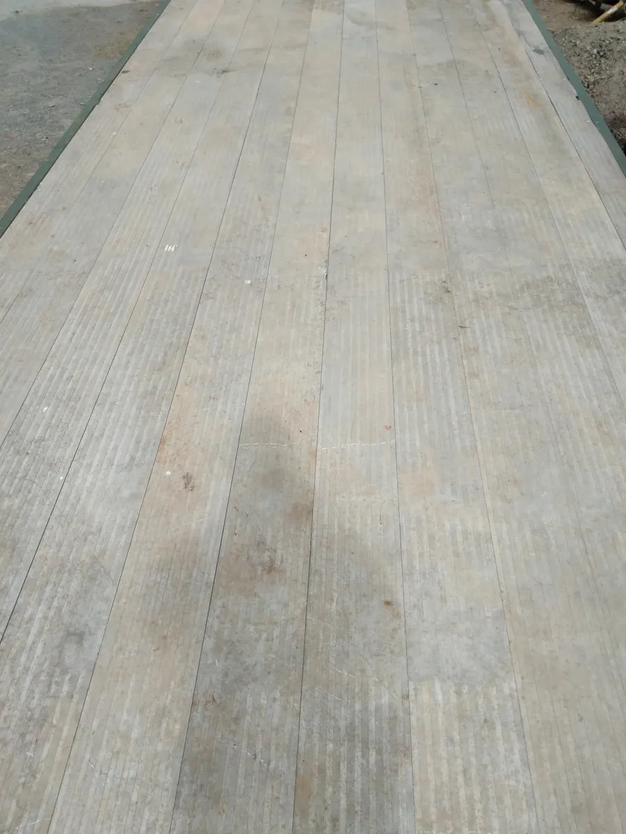 Bale trailer - Image 1