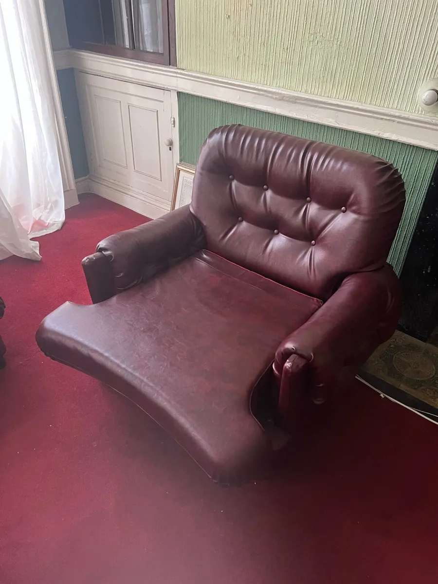 Sofa and arm chairs - Image 1