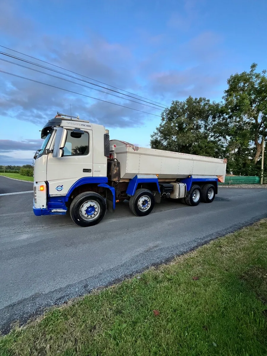 Volvo FM tippers - Image 4