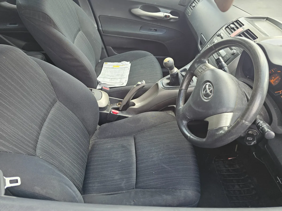 TWO TOYOTA AURIS FOR PARTS/ REPAIR - Image 3
