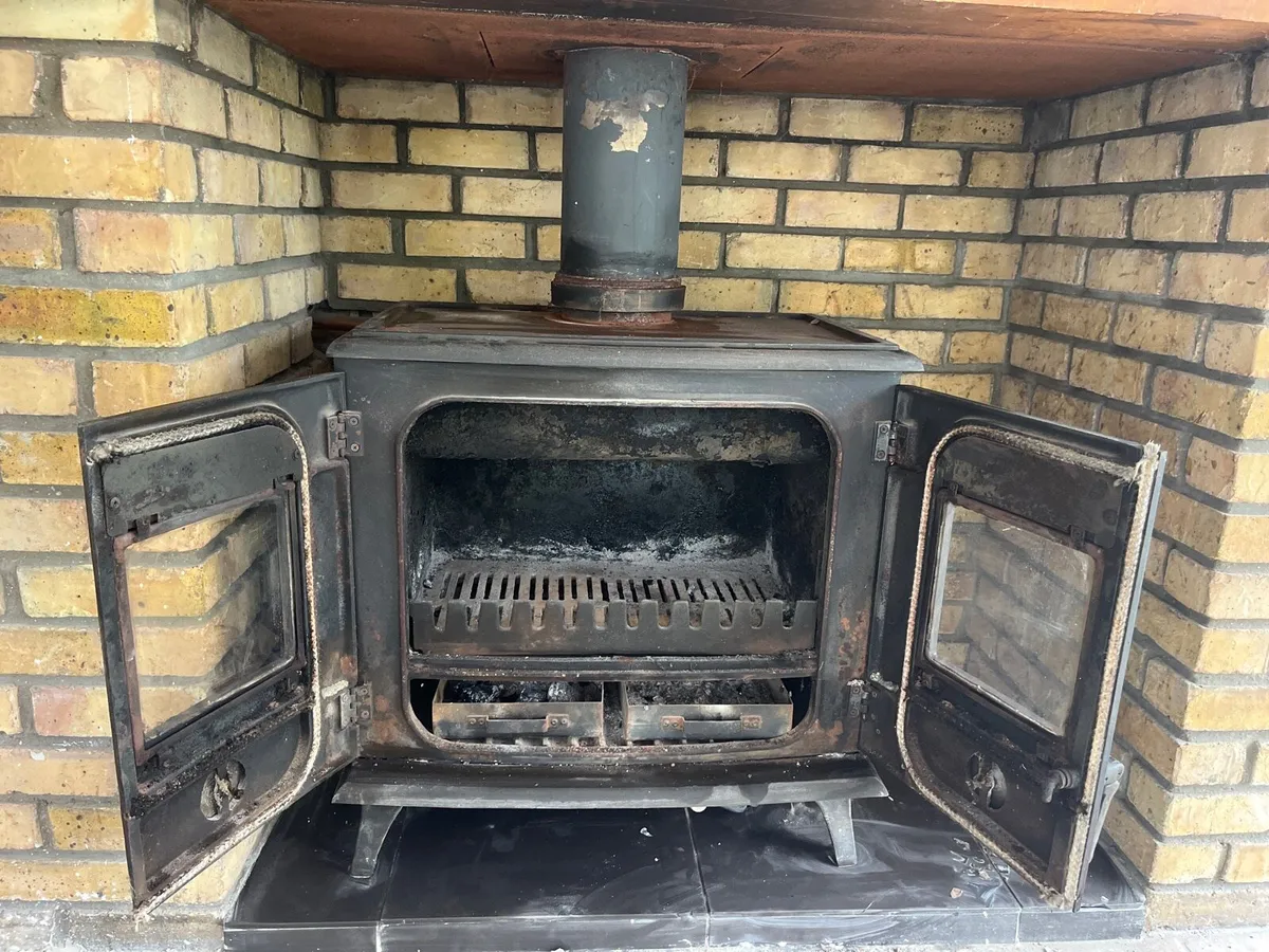 Blacksmith double door Stove with back boiler - Image 2