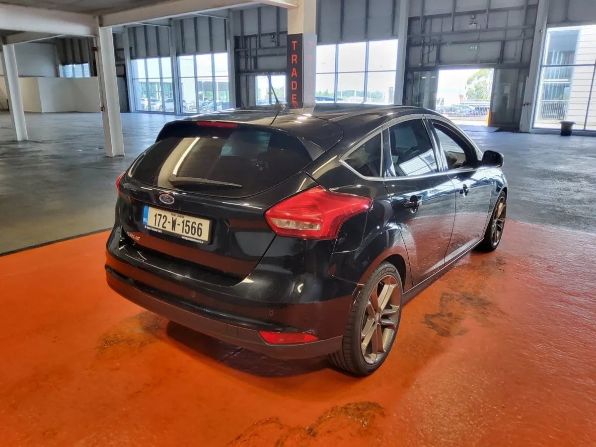 Ford Focus 1.5 Tdci 120PS Zetec Powershift - Image 3