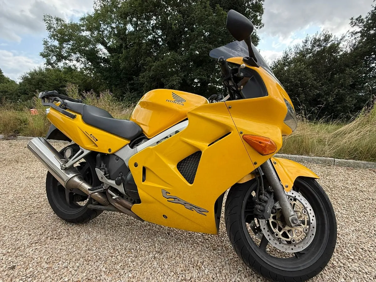 Honda VFR800FI DEPOSIT TAKEN - Image 2