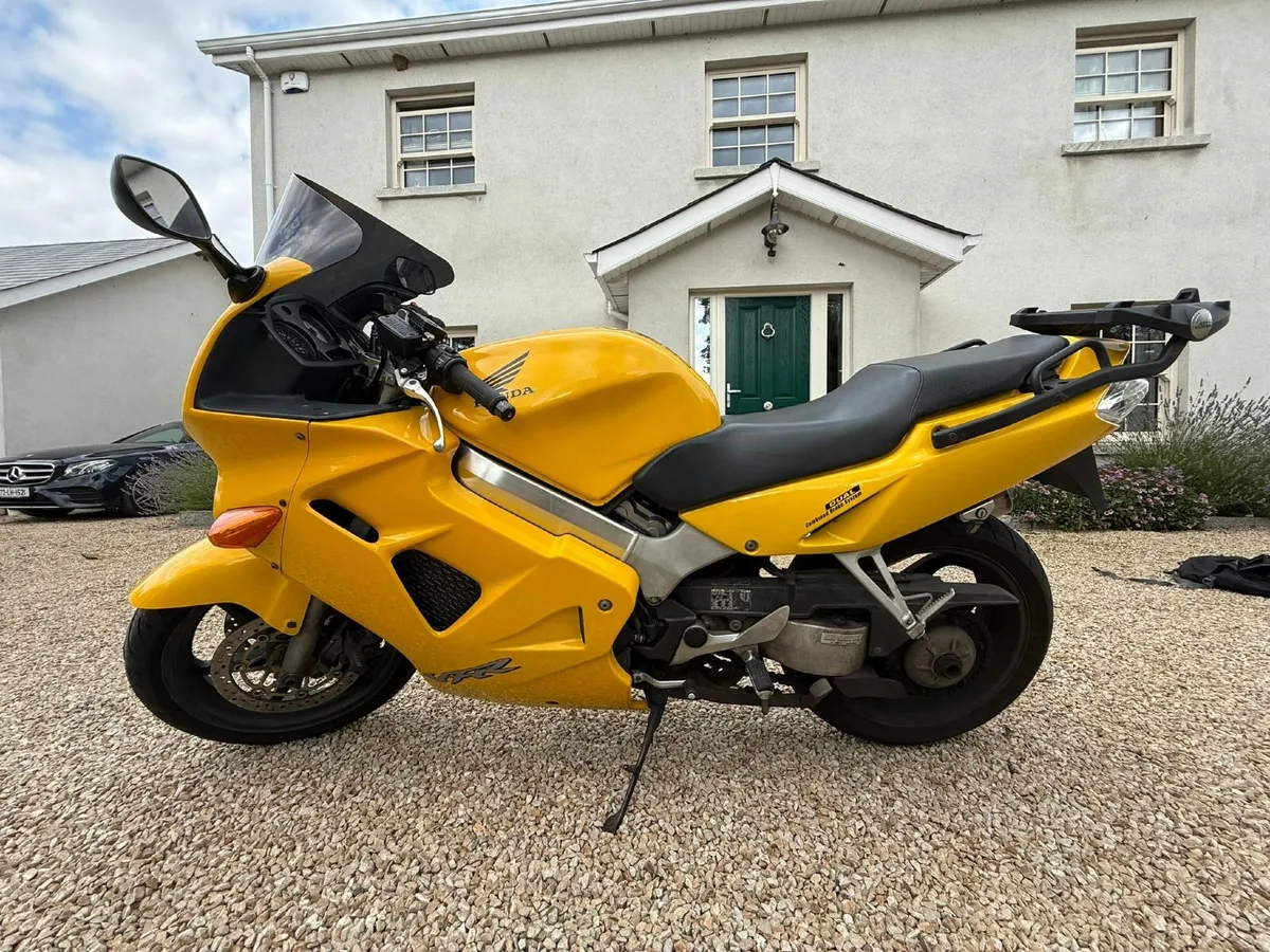 Honda VFR800FI DEPOSIT TAKEN - Image 3