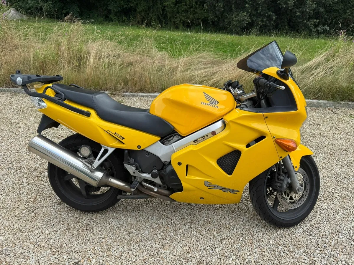 Honda VFR800FI DEPOSIT TAKEN - Image 4