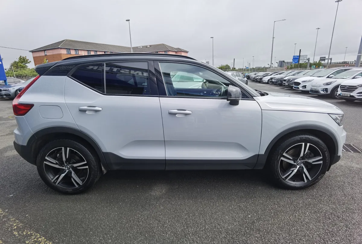 VOLVO XC40 1.5 R-DESIGN T5 RECHARGE PHEV - Image 4