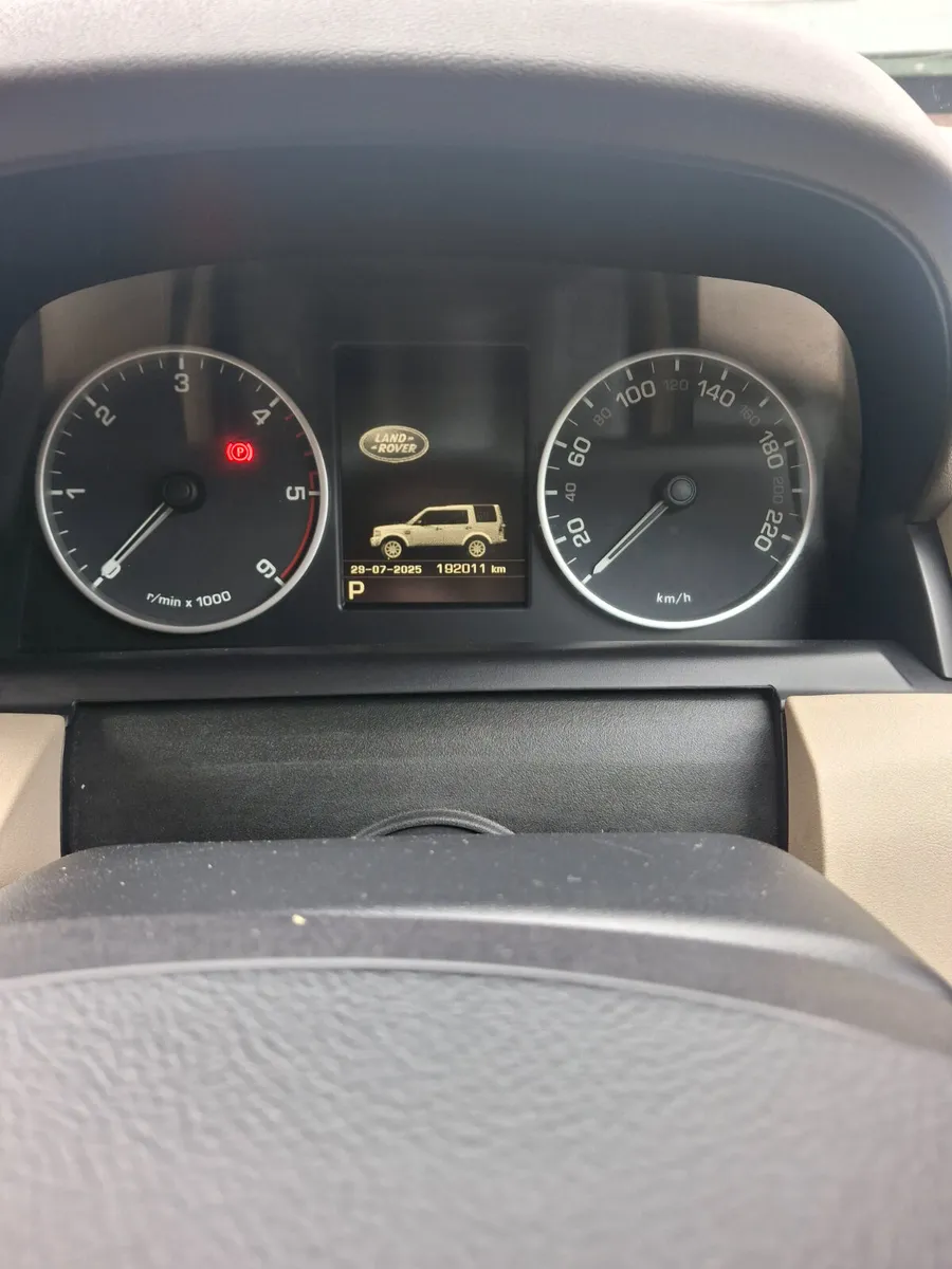 LAND ROVER DISCOVERY 4 3.0 TDV6 5 SEAT  2014(14) - Image 2