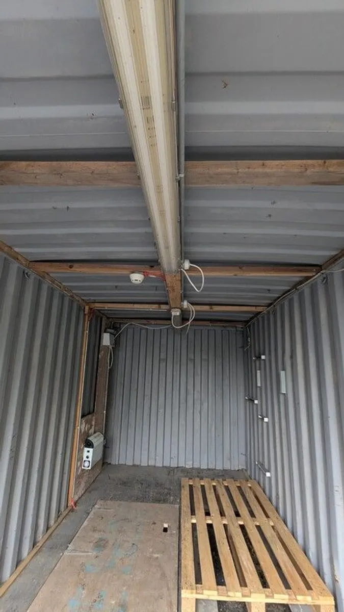 20 ft container with lights, sockets and fuse board. - Image 1