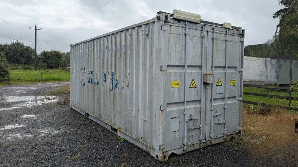 20 ft container with lights, sockets and fuse board. - Image 2