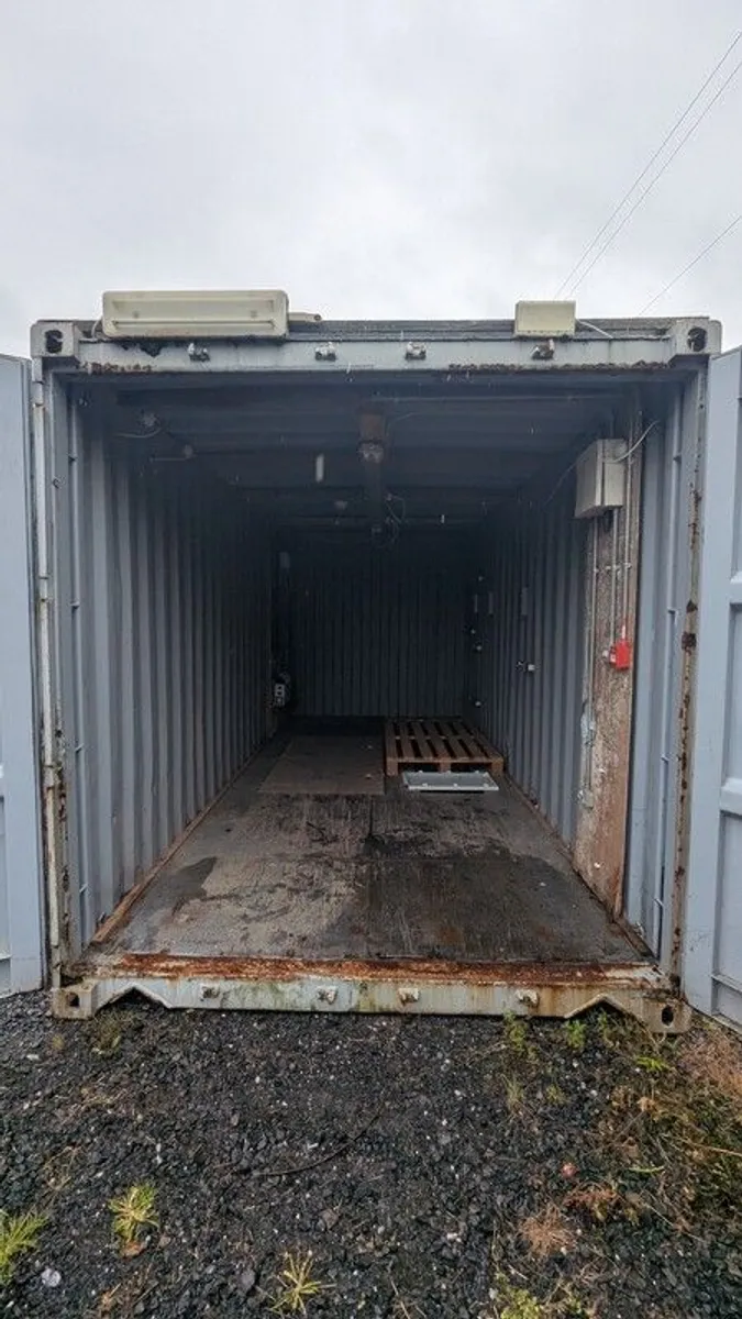 20 ft container with lights, sockets and fuse board. - Image 4