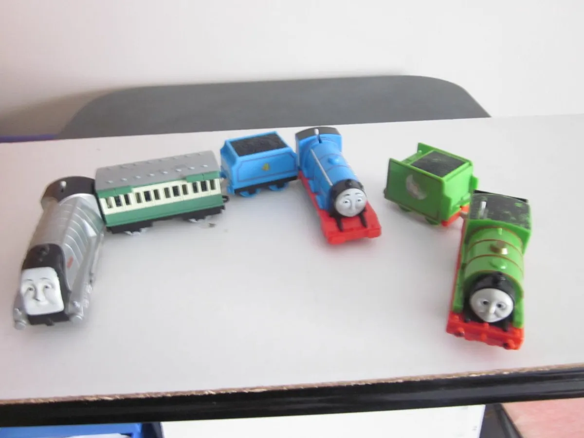 Three Thomas & Friends Motorised TrainEngines/Carr - Image 1