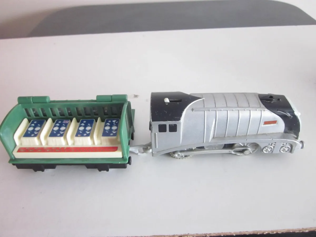 Three Thomas & Friends Motorised TrainEngines/Carr - Image 2