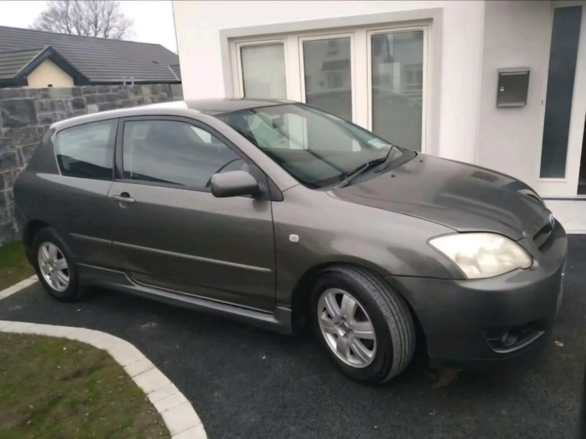 Toyota Corolla BREAKING / PARTS - Image 1