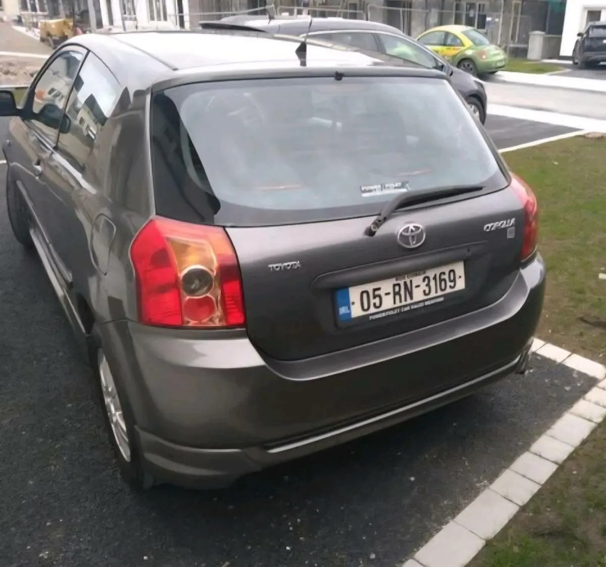 Toyota Corolla BREAKING / PARTS - Image 3
