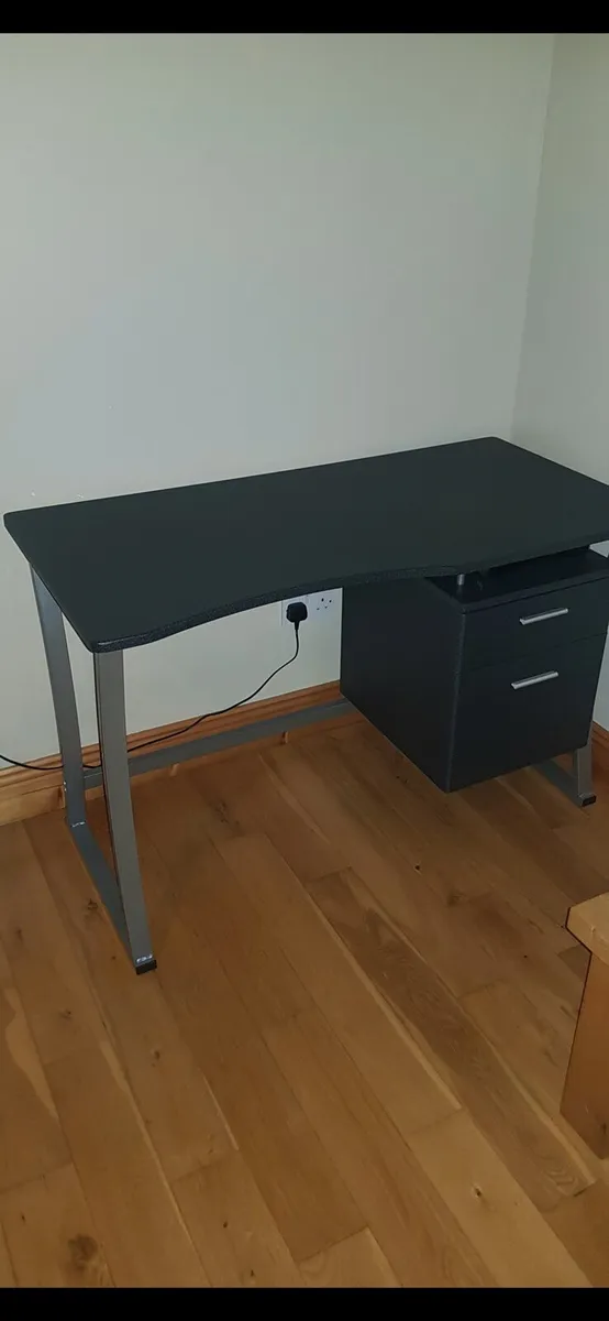 Desk & chair - Image 2