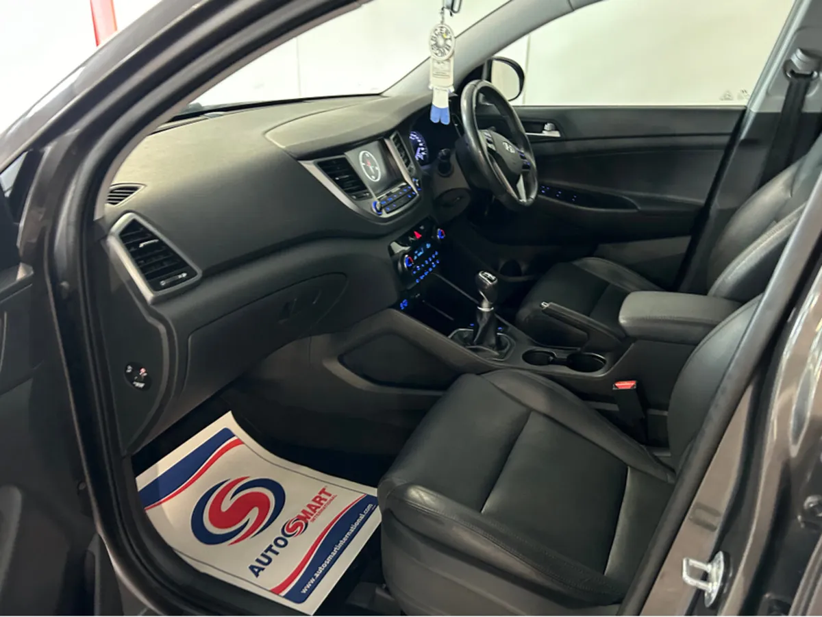 Hyundai Tucson TUCSON EXECUTIVE 1.7 5DR - Image 2