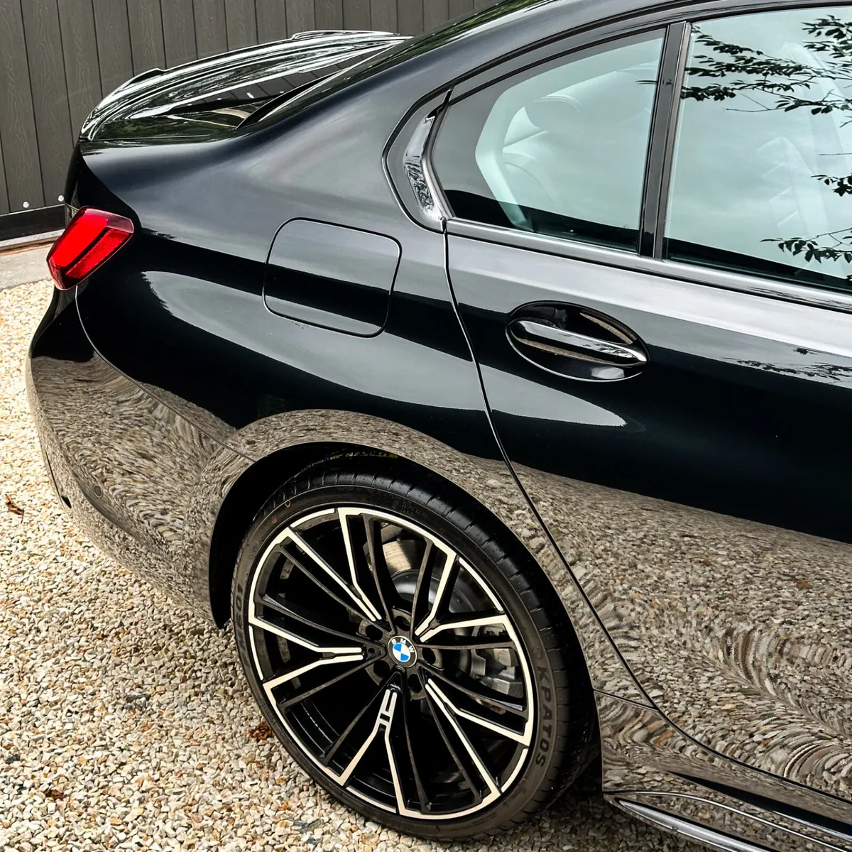2022 (221)  BMW 330e M-SPORT 290BHP - Image 4