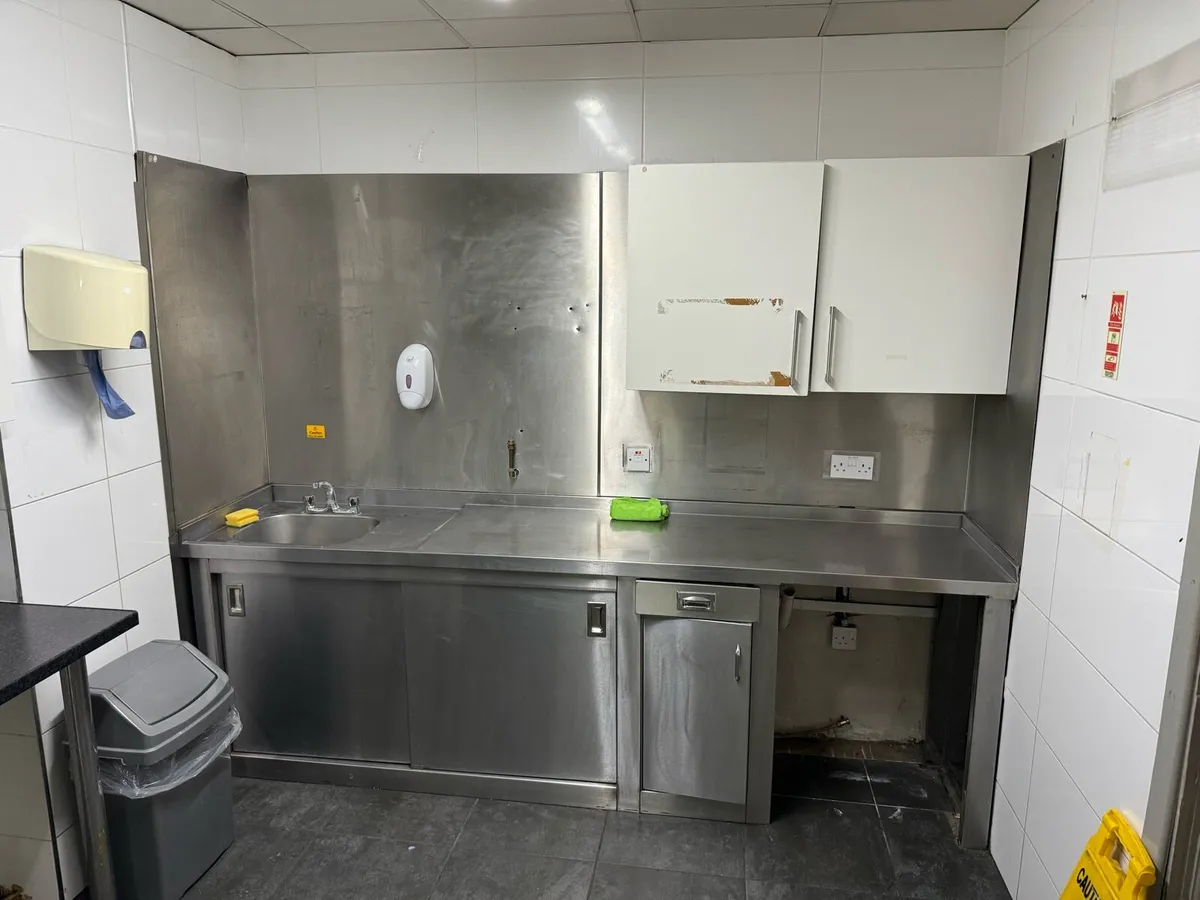 Stainless steel kitchen - Image 1