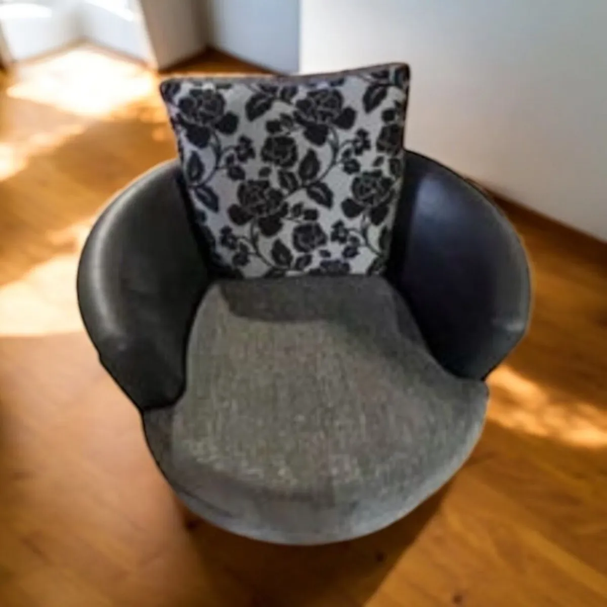 Swivel Chair - Image 1