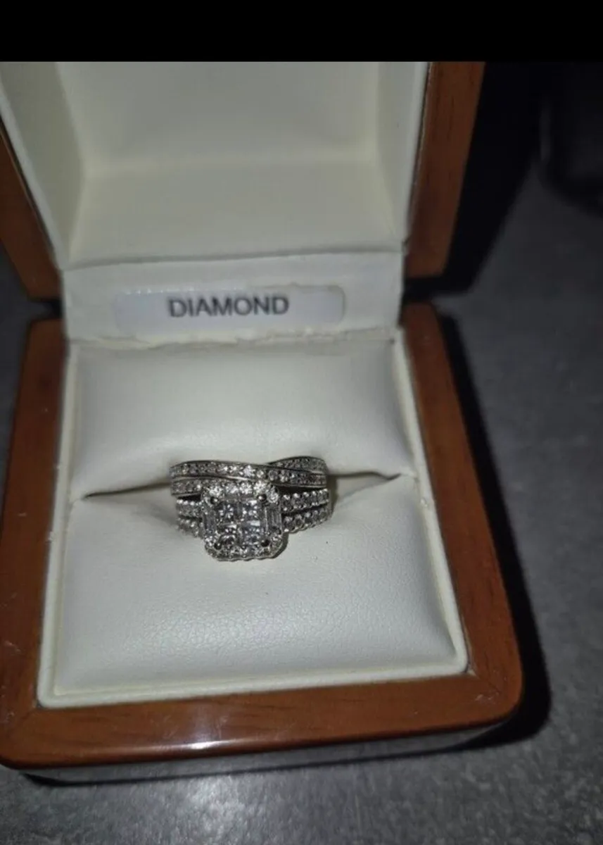 Engagement and wedding ring. - Image 2