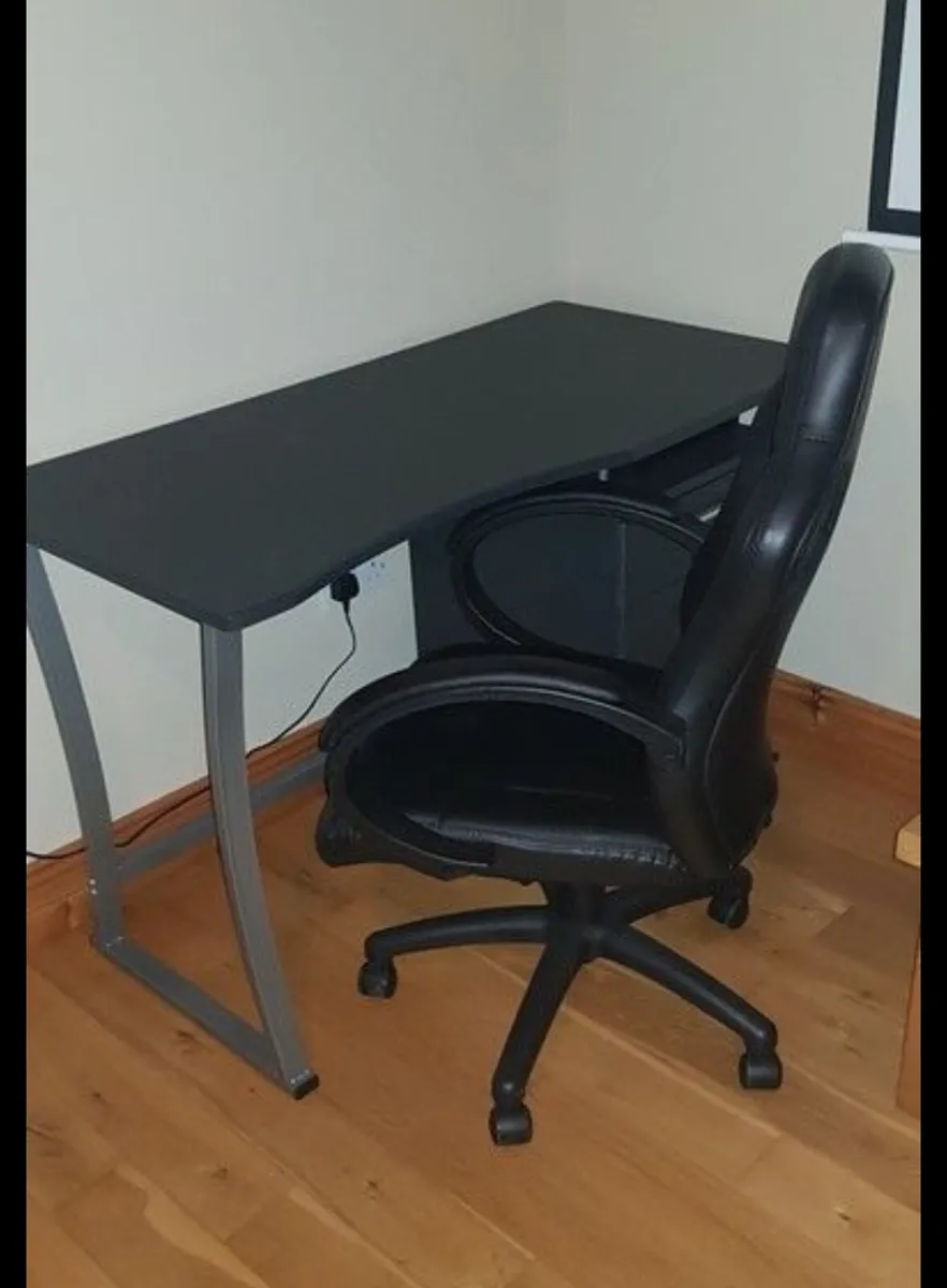 Desk & chair - Image 4