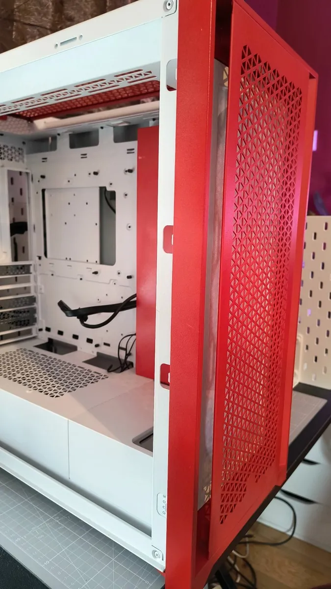 PC Case - Corsair 5000D Airflow - Red & White - Image 1