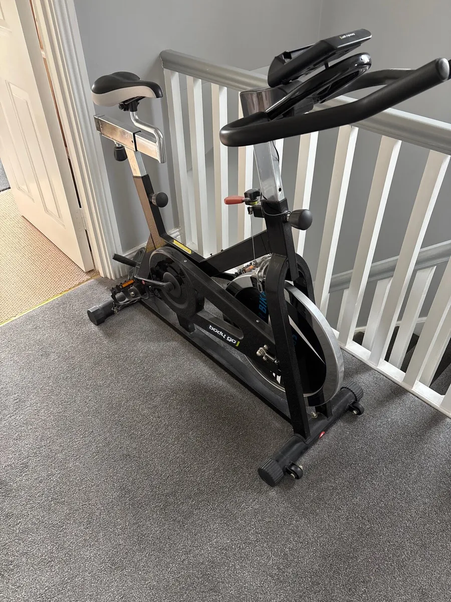 Exercise bike  Thread mill - Image 1