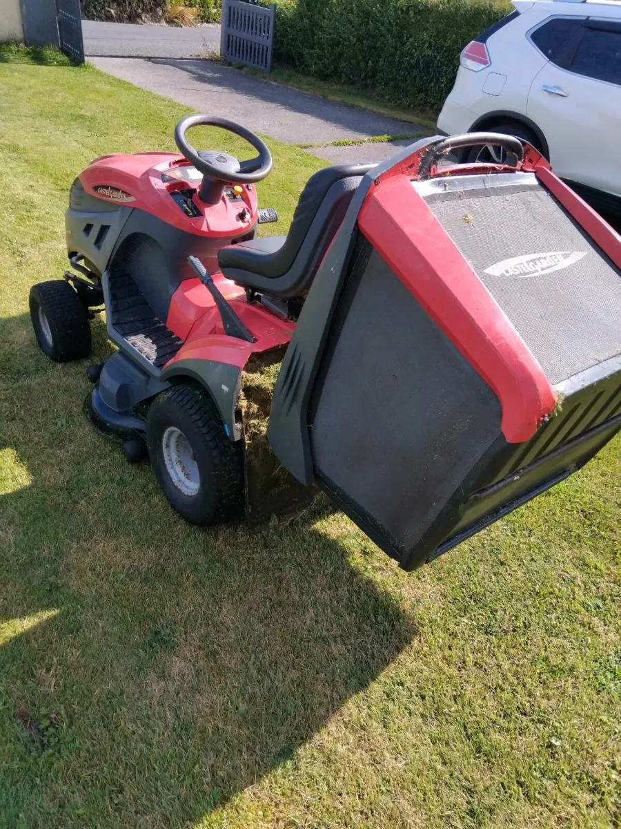 Ride on lawnmower - Image 1