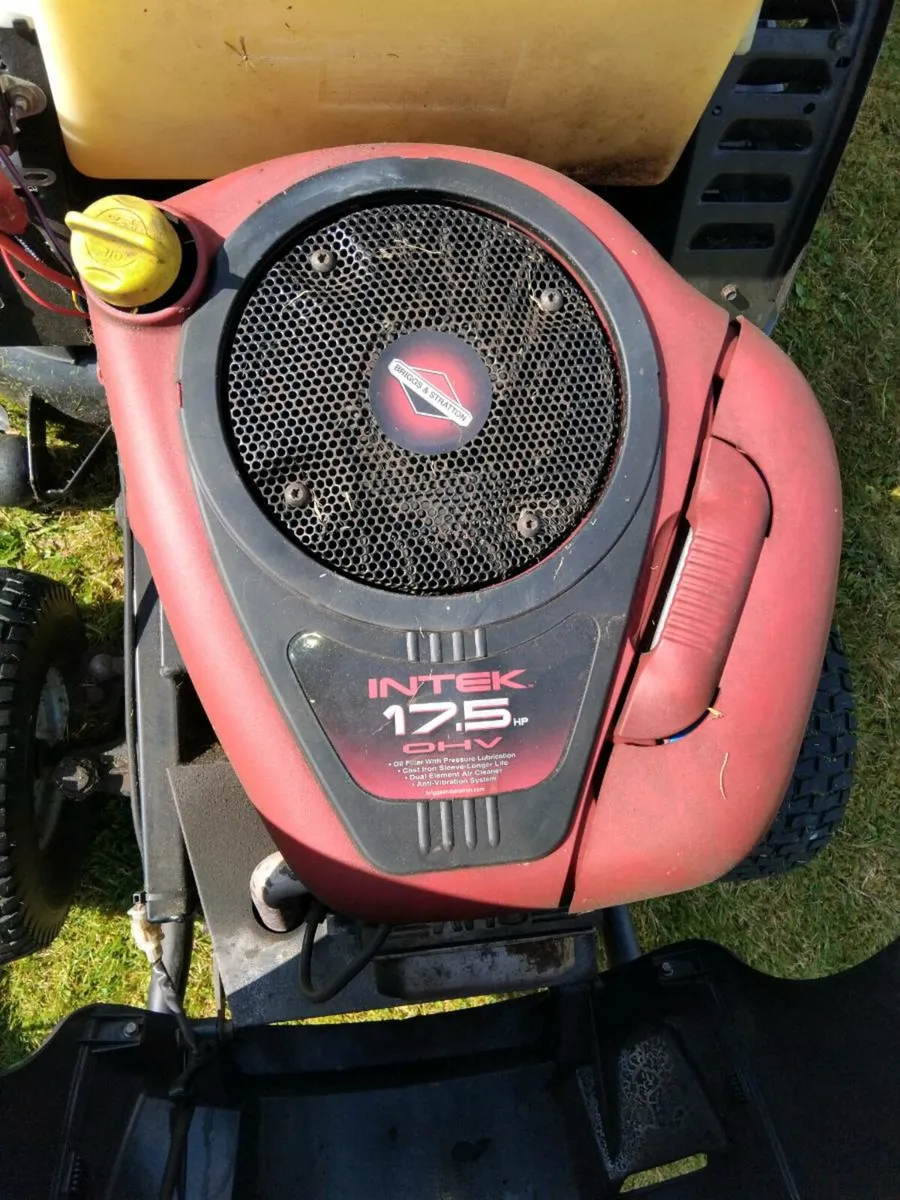 Ride on lawnmower - Image 2