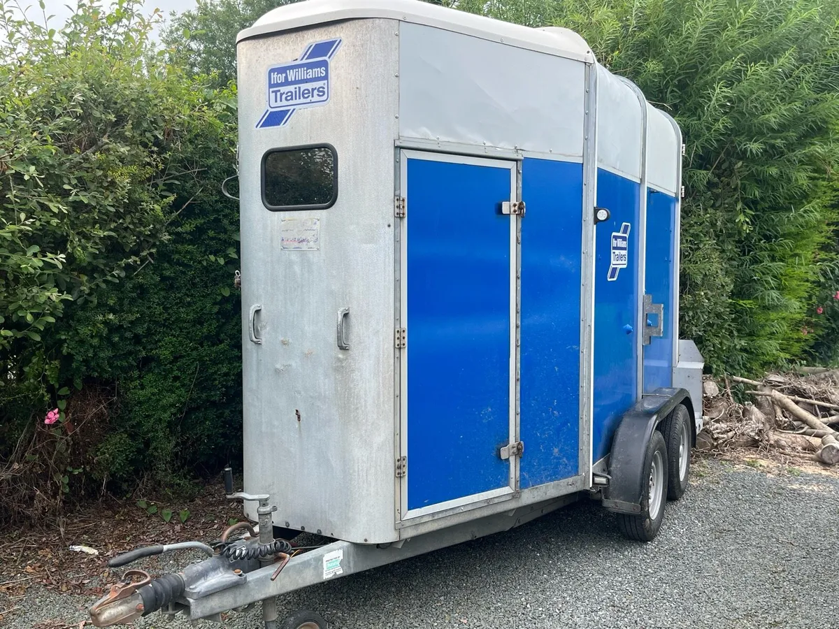 Horse box - Image 1