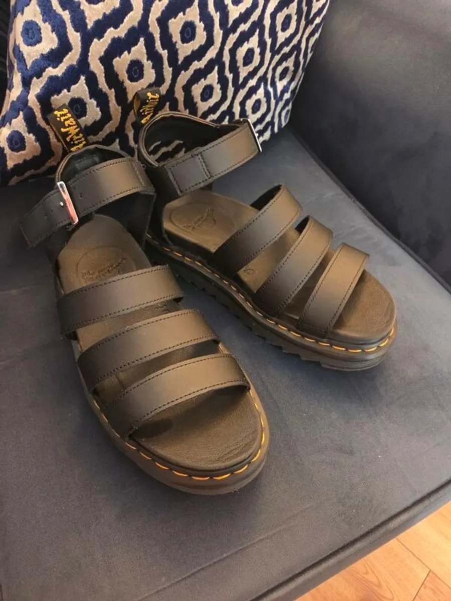 footwear - Image 1