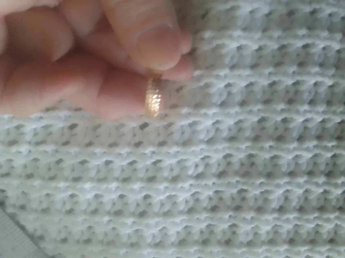 9ct ROSE GOLD DIAMOND CUT BAND RING SIZE N - Image 3