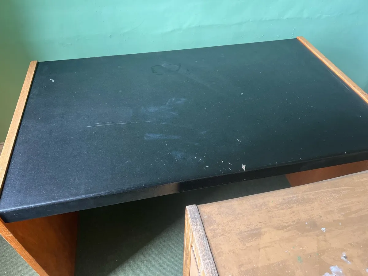 Two desks - Image 1