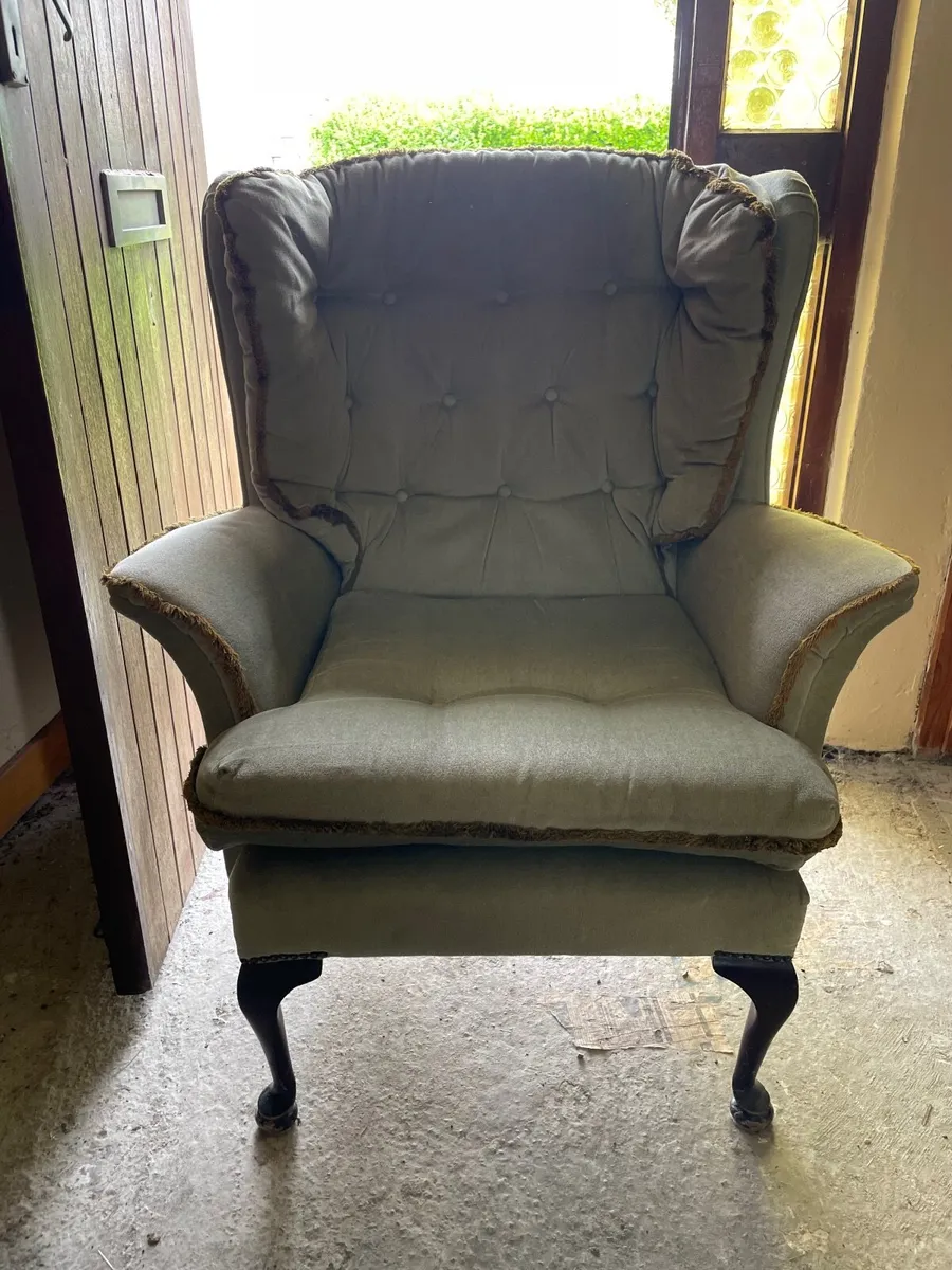 Set of arm chairs with one ottoman - Image 1
