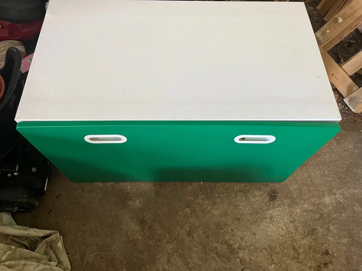 Toy box - Image 2